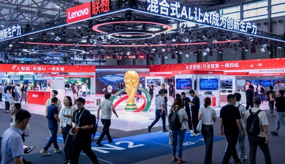 联想混合式AI成果集中亮相MWC上海联合运营商加速推动AI普惠(图1)